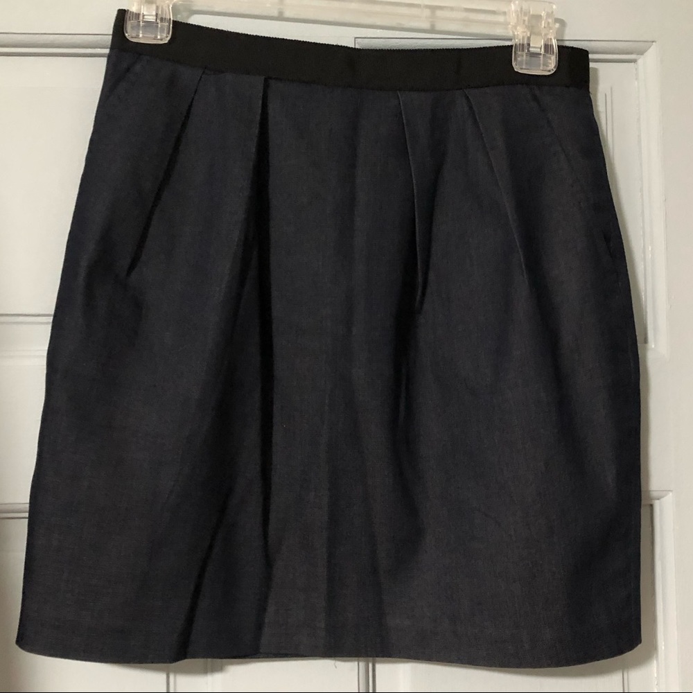 ELIE TAHARI NAVY SKIRT SIZE 2